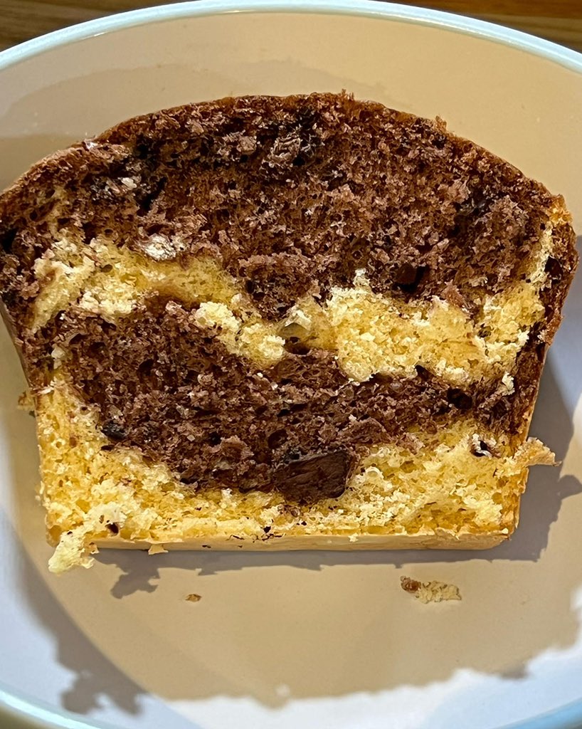 nicolaruth1's tweet photo. Made this chocolate and vanilla marble #cake - #recipe in the latest @SlimmingWorld #magazine. It's only 4 1/2 syns per slice and well worth it 🙂 #happy #lowsyn #dessert https://t.co/yRnGQ6zQao
