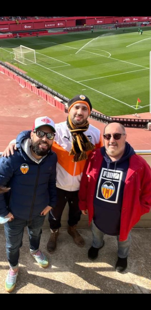 AdriVCFcabanyal's tweet photo. Después de una sufrida victoria en familia......una bona BBQ a casa del meu germanet a Palma.  Os espero el año que viene @kapoonee @tonniperez2 ??? https://t.co/8HhrGsja87