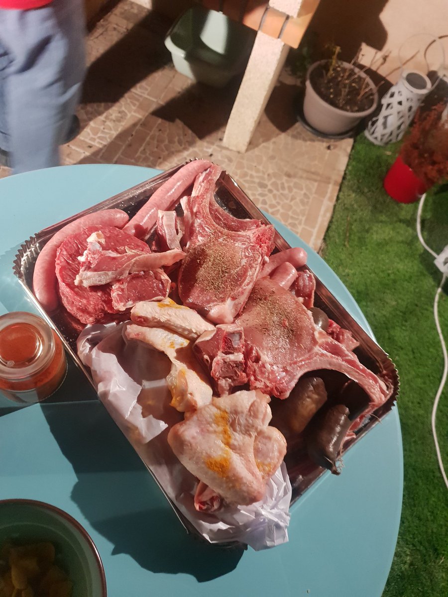AdriVCFcabanyal's tweet photo. Después de una sufrida victoria en familia......una bona BBQ a casa del meu germanet a Palma.  Os espero el año que viene @kapoonee @tonniperez2 ??? https://t.co/8HhrGsja87