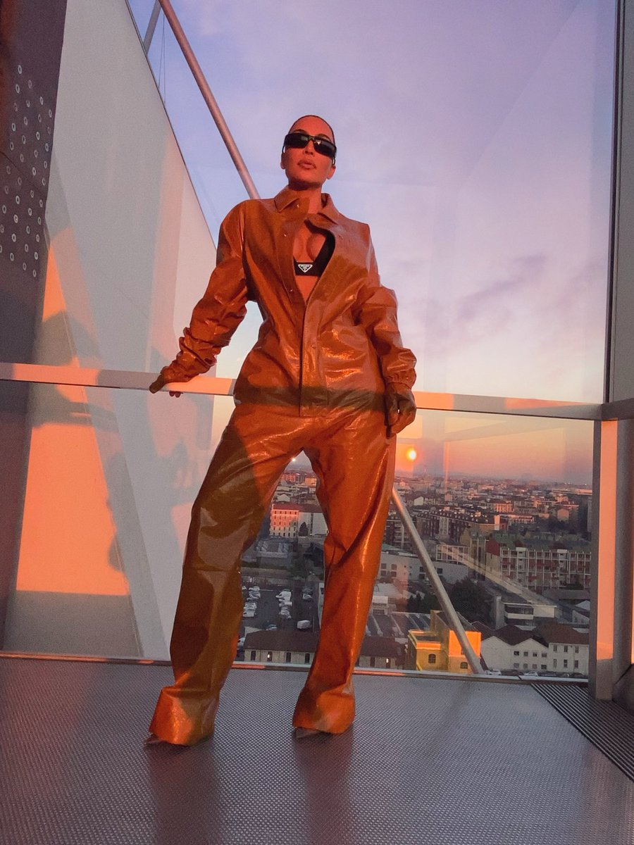KimKardashian's tweet photo. Prada Bae https://t.co/6yDWFLSLP7