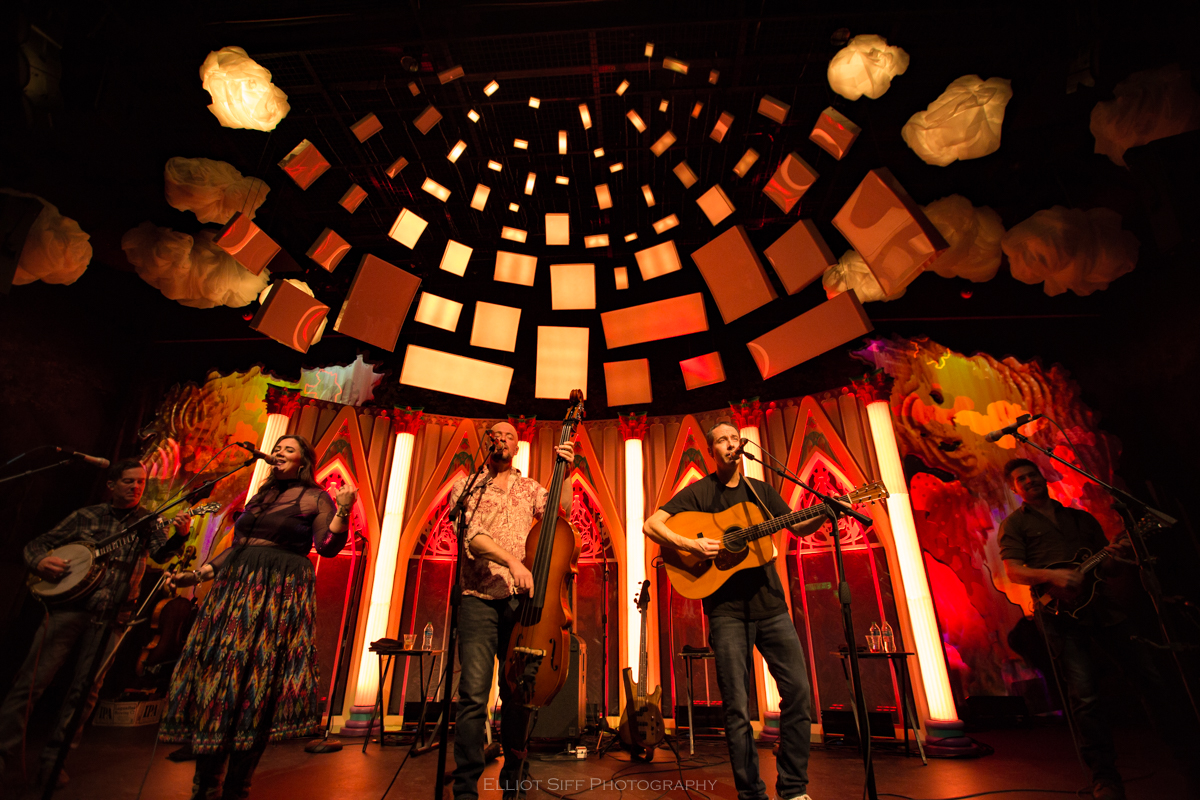 MusicMarauders's tweet photo. Photos of @YonderMountain &amp; Buffalo Commons from @MeowWolf in Denver, CO are live on https://t.co/dM28zcq23R courtesy of Elliot Siff Photography!

#YonderMountain #YMSB #BuffaloCommons #MeowWolf #Denver #Colorado #LiveMusic #Photography #MusicMarauders https://t.co/A0nAqzr7Qy