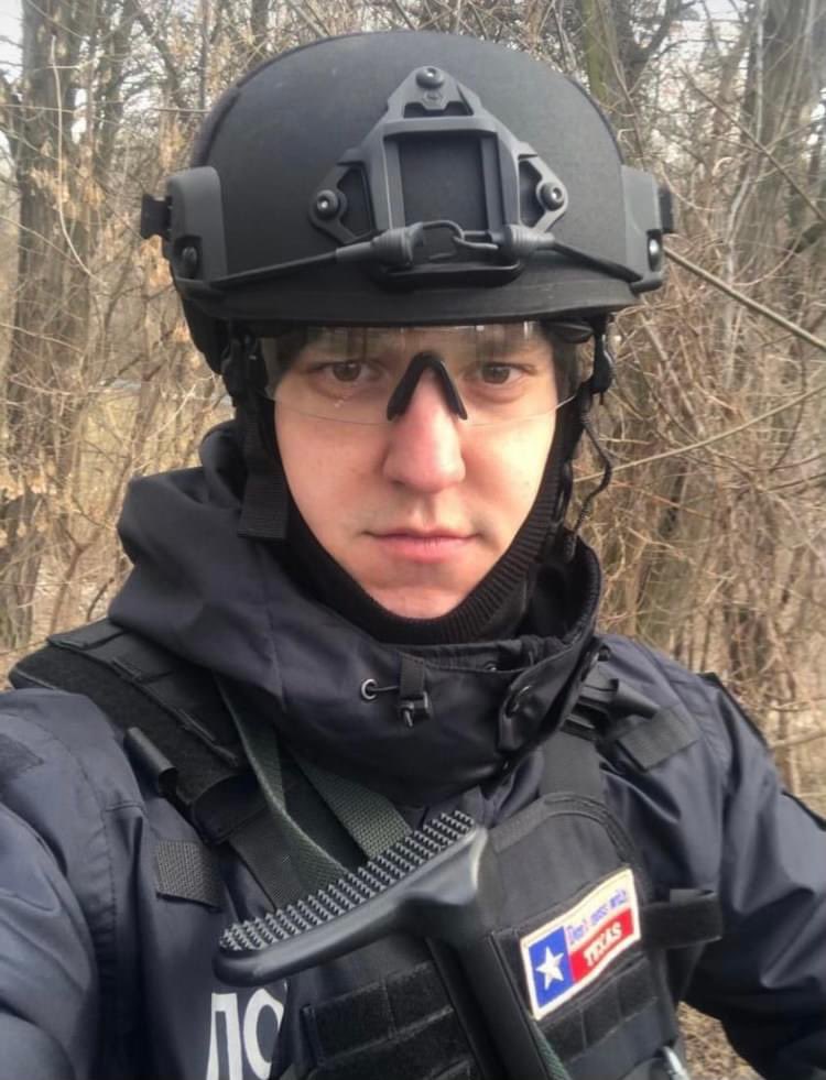MattSeedorff's tweet image. This Ukrainian police officer is said to have trained with the Houston Police Department last year.  In this photo shared by @DanPatrick, the officer is now wearing a “Don’t mess with Texas” patch while fighting for his country. #UkraineWar #texas #houston