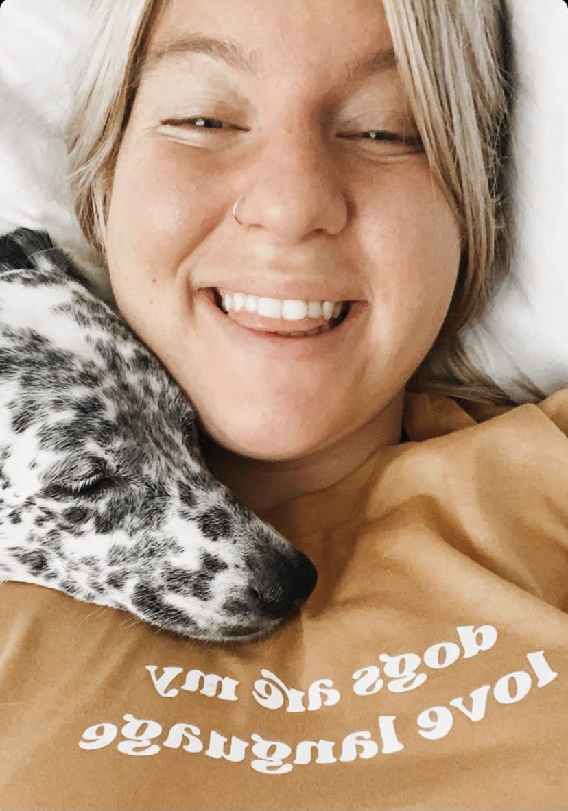 Hope everyone has a wonderful weekend 💛 
We had a hard week both mentally and physically so we will be cuddling in bed - what are your weekend plans?

#dogsoftwitter #dogtwittercommunity #dogsaremylovelanguage