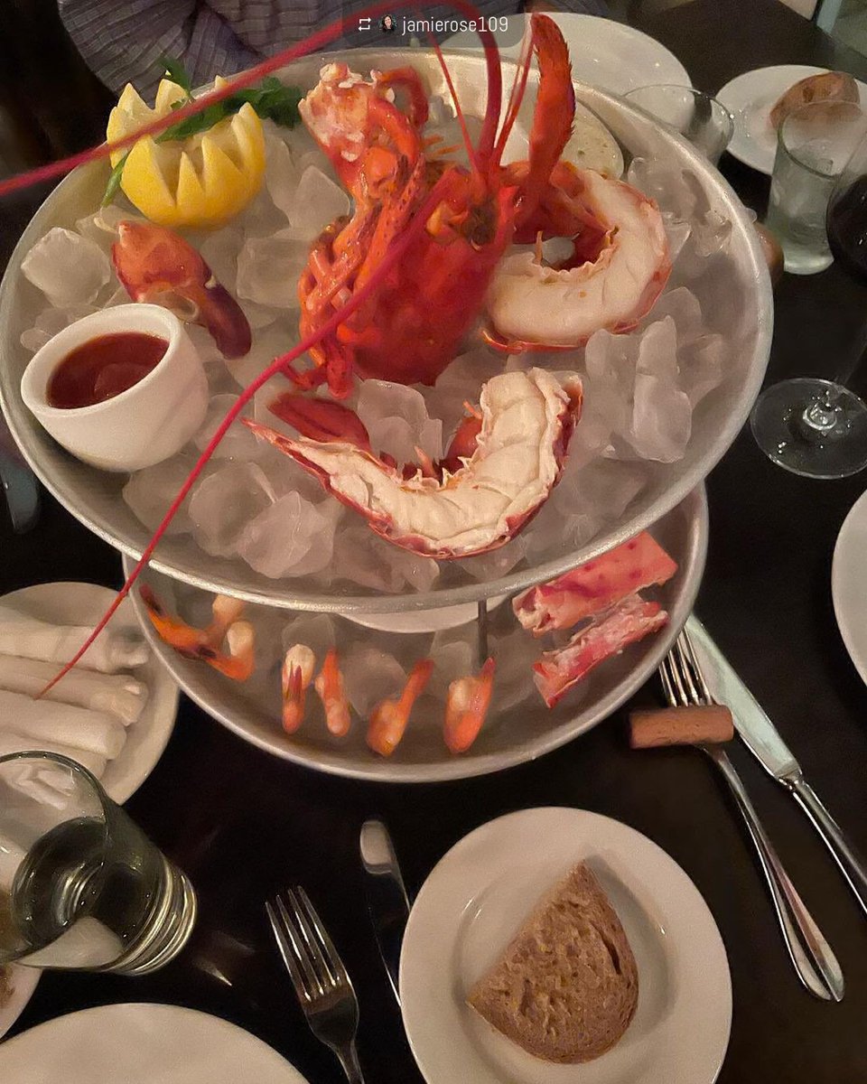 CuveeDestin30A's tweet image. #Repost @jamierose109
Are you jealous yet?!? Celebrating a new Partnership tonight with a seafood tower! #siderealestate #30a #realestate #realestateexperts #Cuvee30A #SeafoodTower #30A #RosemaryBeach Cuvee30A.com/Reservations