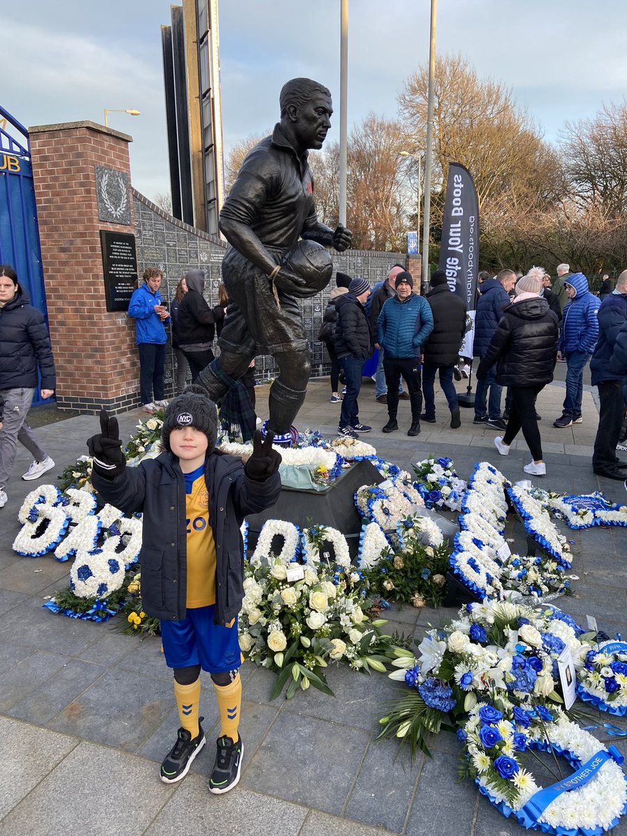 billysneade1's tweet photo. @tickets4toffees Thank you from me and Charlie for the tickets today. Not the result we were after but he’s had a great day anyway https://t.co/LUoetJi79v