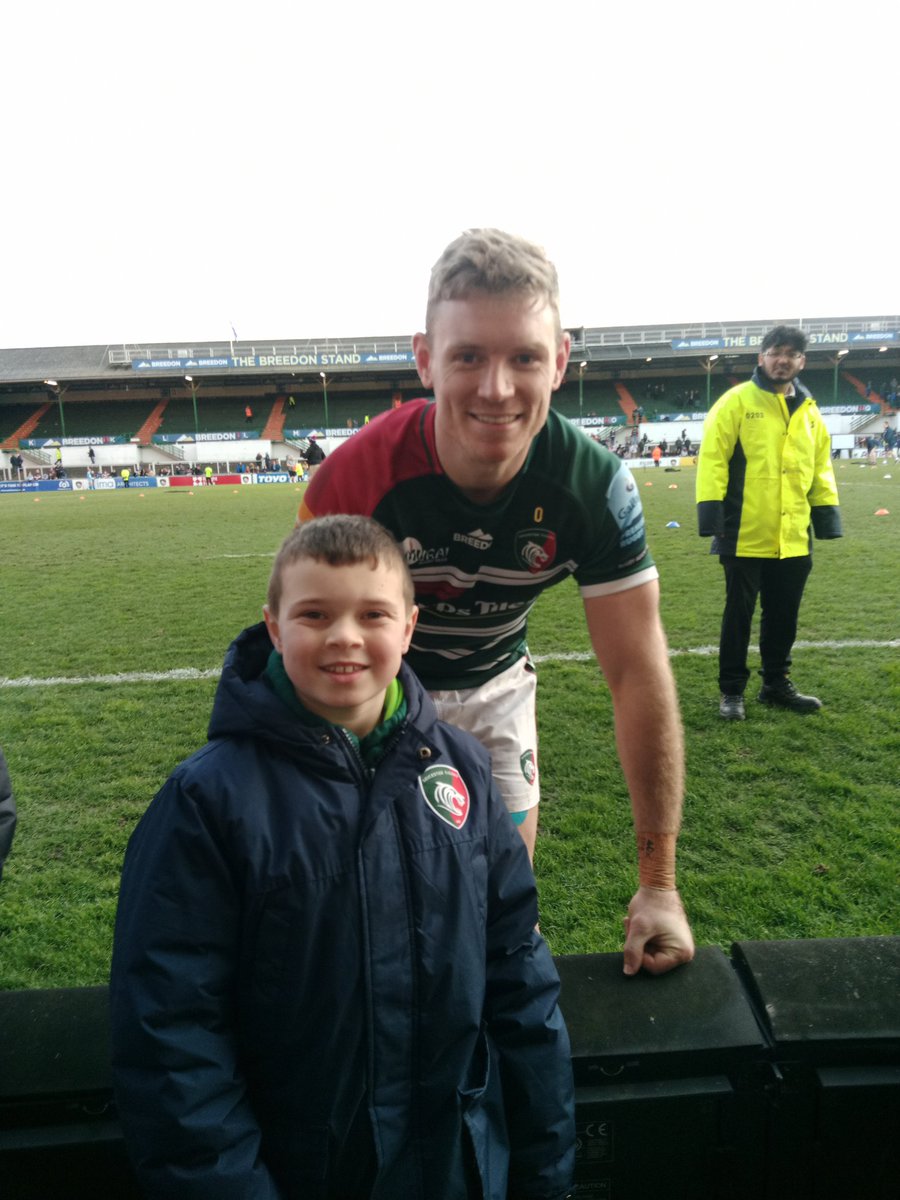 hatwell16's tweet photo. @LeicesterTigers lovely of @brycehegss to stop for a photo with Xavier. Top bloke https://t.co/puZr47JZ65