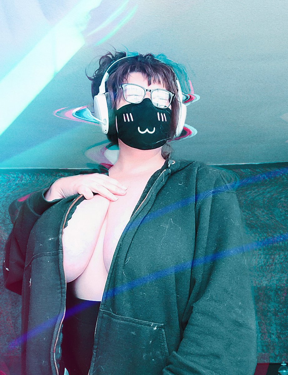 LustfulThree's tweet photo. Hi.. Sorry I've been away. 
Been focused on my stream but here's a cheeky pre-gaming cleavage pic for you 😝🤟! - Dox 

#gamergirl #naughty #camgirls #dirtygirls #BigBoobFanatic https://t.co/hgh8TZQIVl
