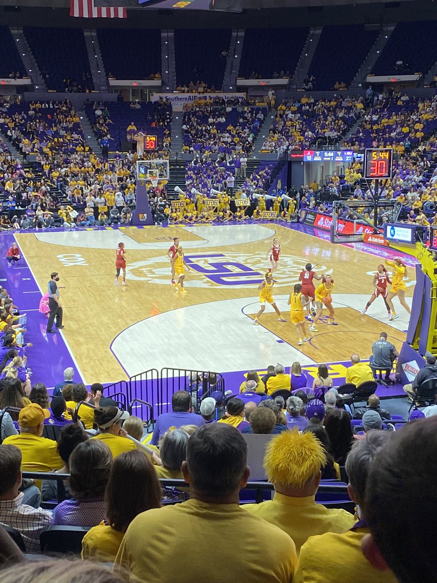 BrettSnyder15's tweet photo. Great trip to @LSU to see Paige. Perfect amount of @LSUbaseball  and @Towson_BASE , @LSUwbkb , rooftop cocktails, and Mardi Gras parades on the way in and on the way out in New Orleans! https://t.co/TzHrK2Fnbd