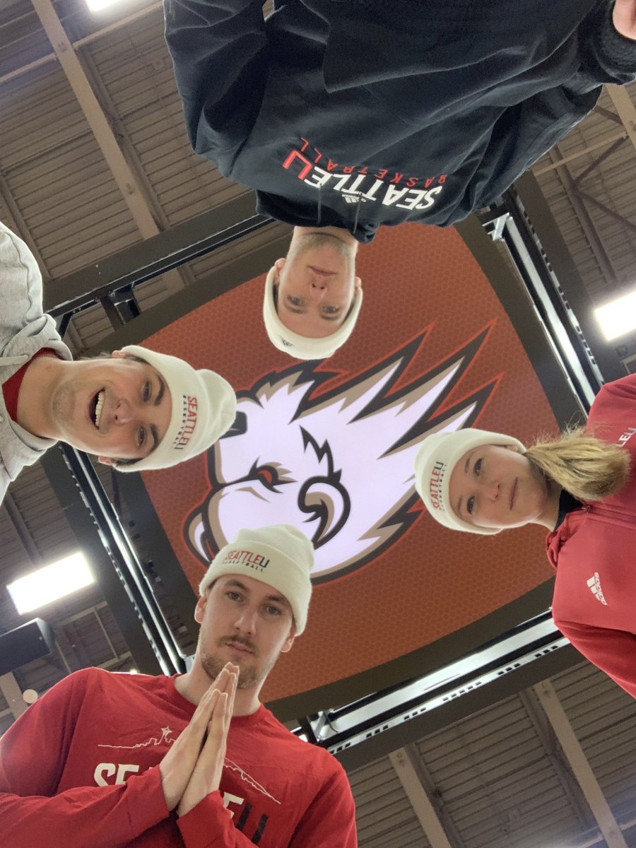 coachstevenSU's tweet photo. 🚨 THE #BeanieGang 👊🏻! ESPN+ 📺! 7pm ⏰! Don’t miss out #RoadKill @max_basile @Rardin15 @su_coach_winter and the highly anticipated debut of Nich Andrews 😀! Get some 🍿 🍿 https://t.co/9uKtBzKZs7