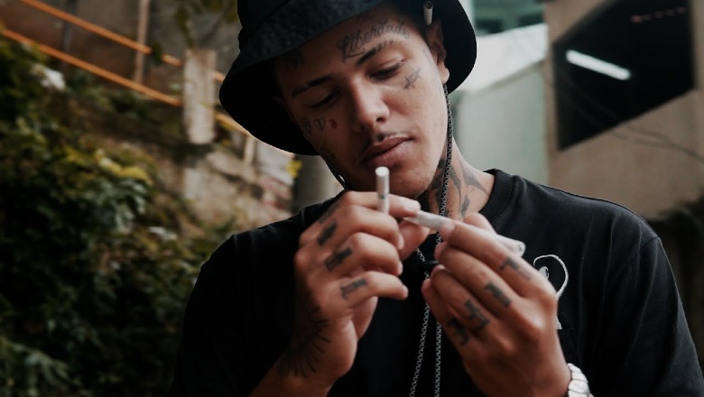 ZonaSuburbana's tweet photo. Bruxo 021 lança “Piloto de Fuga” com clipe gravado no Vidigal
#Rap #HipHop #Bruxo021 #PilotodeFuga
🔽🔽🔽
https://t.co/IVIShbRCc1 https://t.co/WgtXomiyVQ