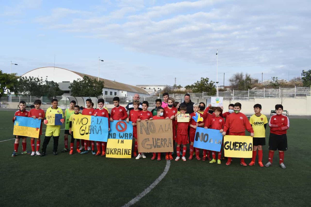 La <a href="/EFMolinaOficial/">EF. Molina de Segura</a> demostrando sus valores bonita iniciativa de su equipo alevín, en su NO a la guerra.
👏👏👏👏👏👏👏👏
