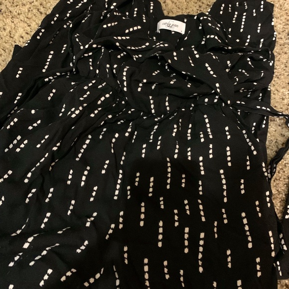 GreeneMallory's tweet photo. So good I had to share! Check out all the items I'm loving on @Poshmarkapp #poshmark #fashion #style #shopmycloset #7forallmankind #carlyjeanlosangeles: https://t.co/2ecfnCLn4u https://t.co/YjrpP73DsX