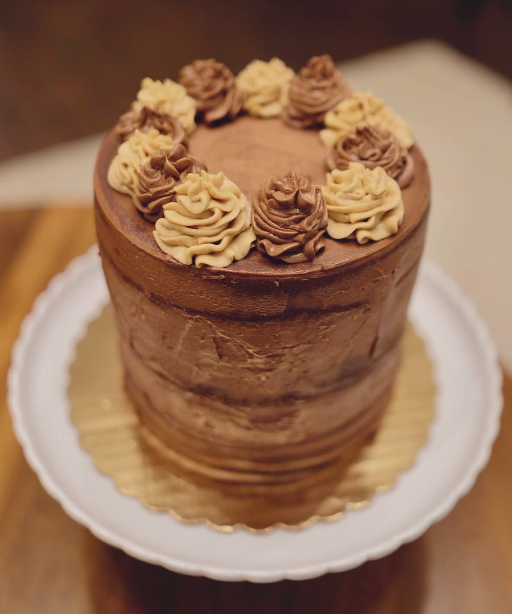 sunsoakedpages_'s tweet image. Three layer chocolate, bourbon, peanut butter cake #bakingweekend #funexperiment
