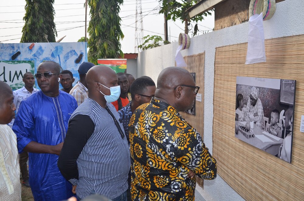 mamoudou_baro's tweet photo. Vernissage de l’expo photo #Idimi aux studios Kirah. Cette expo regroupe les portraits de 18 jeunes qui ont été sélectionnés par un jury lors d’un pitch qui leur a permis de présenter et défendre leurs idées devant un public. L’expo reste ouverte au public jusqu’à demain. https://t.co/uiQVYqAHEQ