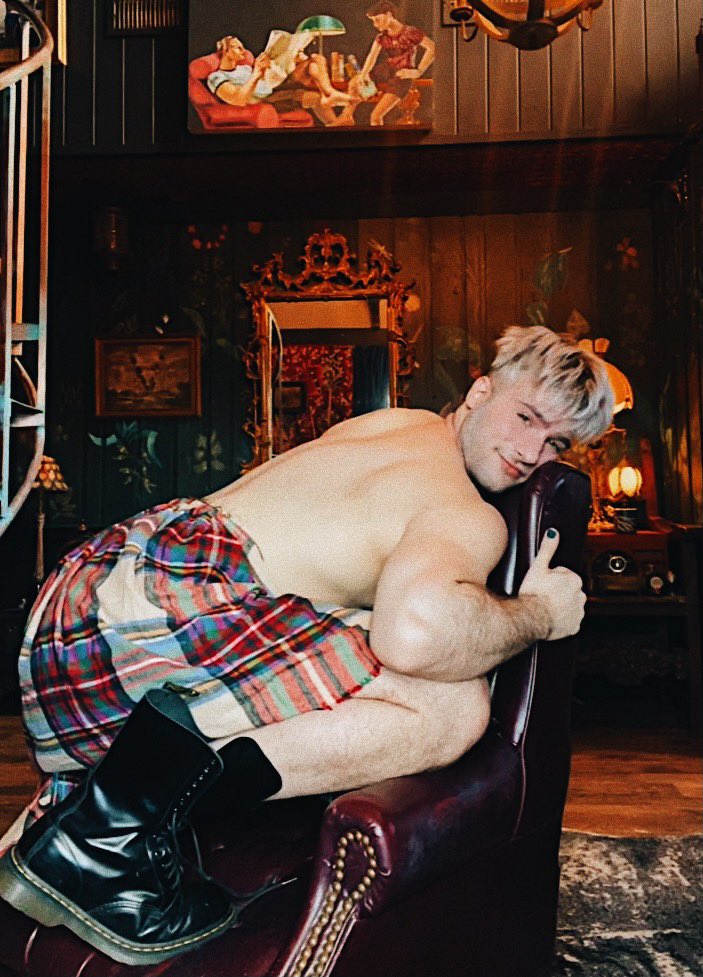 RT if you’d lift the kilt