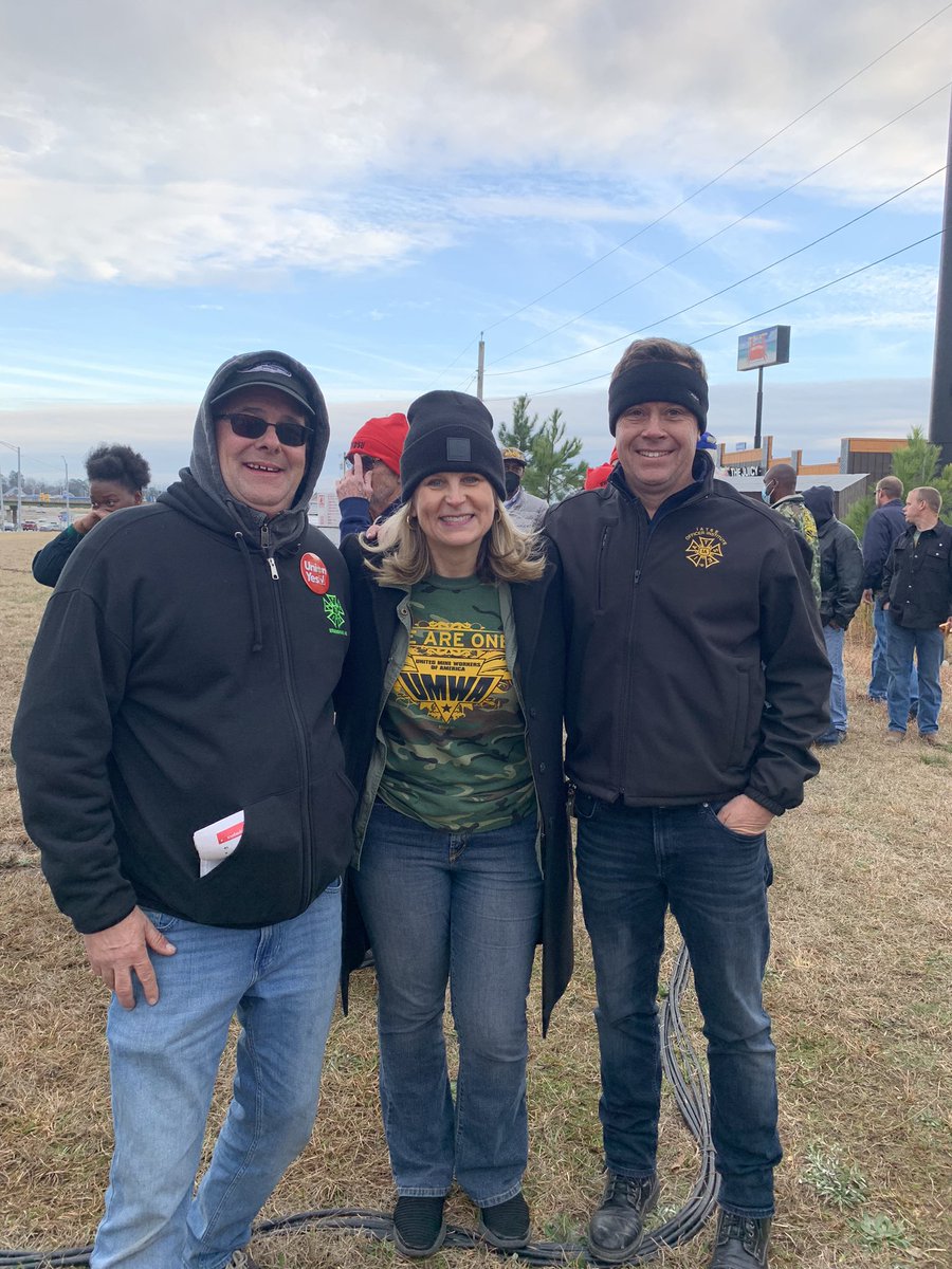 LauraK205's tweet photo. @BAmazonUnion @IATSE @RWDSU pics from today’s rally at #Amazon #BHM1 https://t.co/P5MMAD43Qt