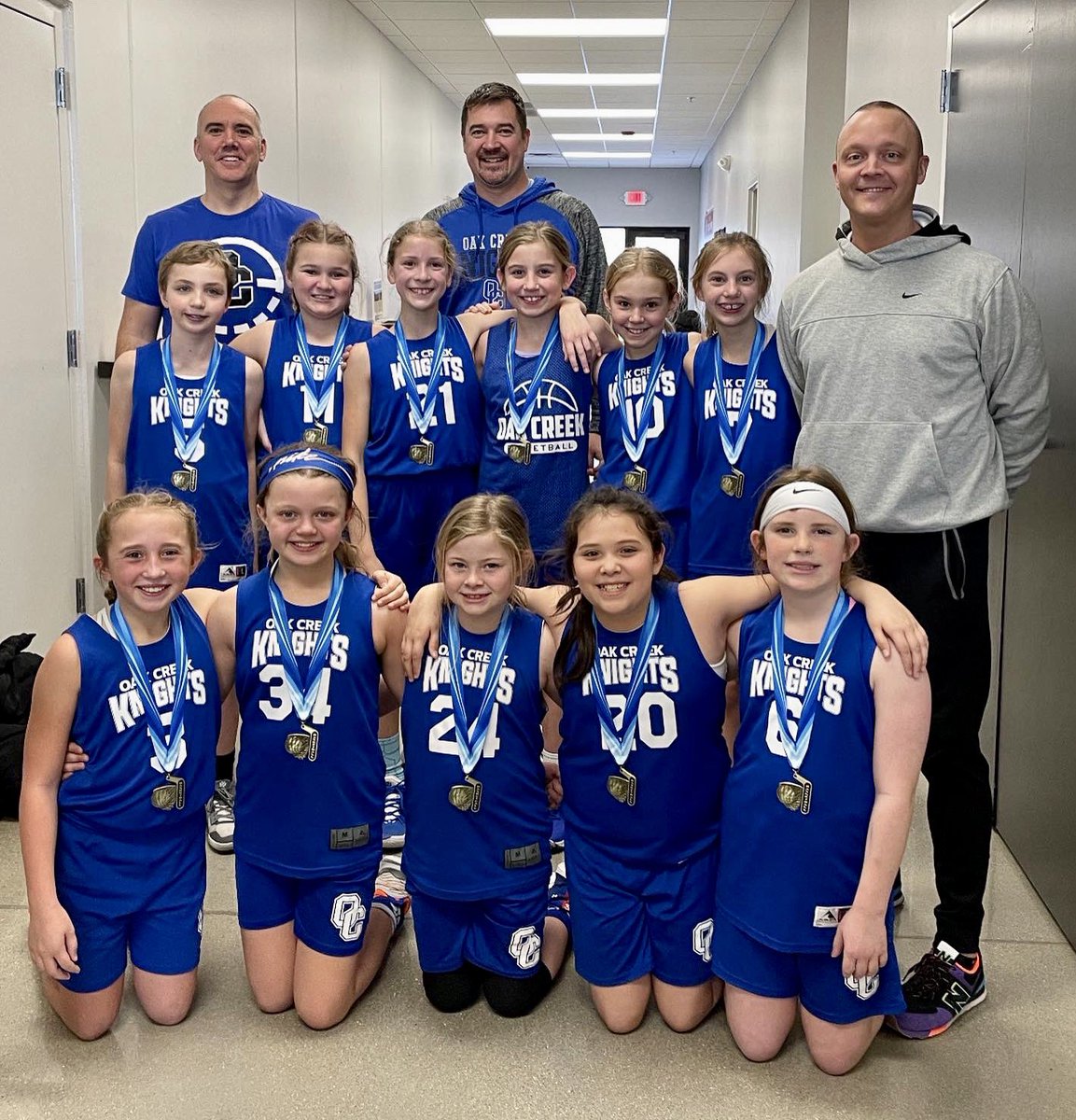👏👏 Congratulations to our 4th graders as they are coming home with some hardware and a 2nd place finish at the Whitefish Bay Basketball Bash! 💙🥈🏀