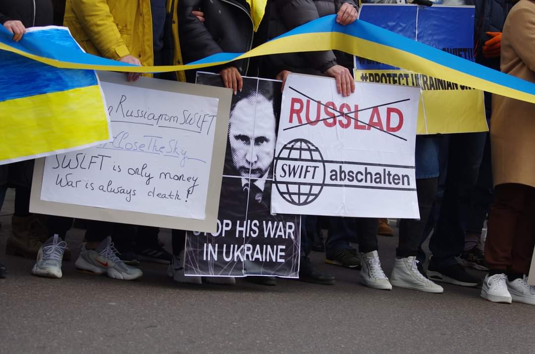 alexus_75's tweet photo. #Stuttgart #StandWithUkraine #Ukraine #WARINUKRAINE 26.02.2022 https://t.co/e5kMqHvxDJ