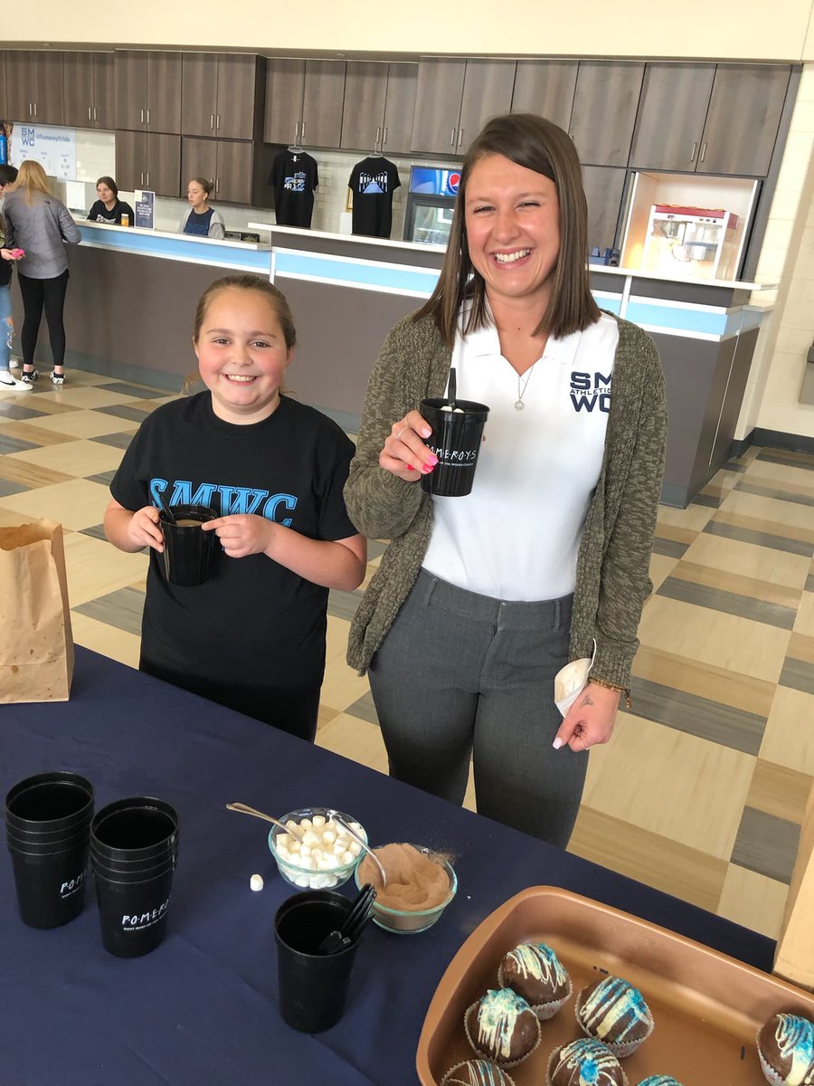 It was alumni fan day at the women's basketball game on campus today! The alumni office presented a hot cocoa bar, hot cocoa bombs and popcorn for fans to enjoy. Thank you to all fans and alumni who came to support your Pomeroys!