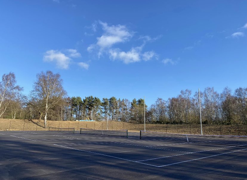tattershalltc's tweet photo. Our new club is up and running 🎾🤩

3 all-weather floodlit tennis courts with a seasonal air dome for year-round play.

Electrics will be installed in April &amp; courts will be painted in June.

#TattershallTennisClub #LincolnshireTennis https://t.co/DXX6HV4gYl