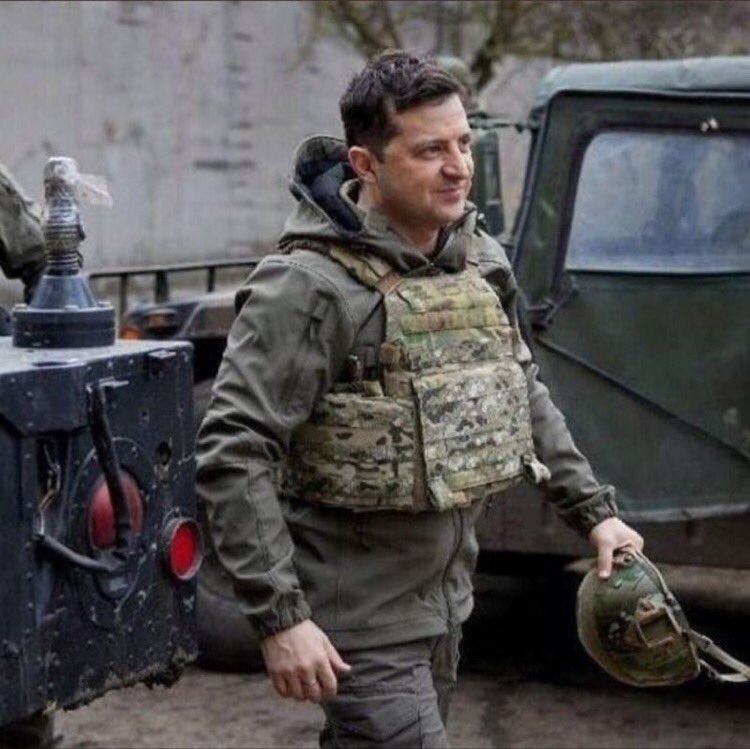 the_positivist's tweet photo. Putins legacy. IDIOT! Putins bidrag till eftervärlden! En HJÄLTE! Från komiker till krigshjälte! Tack vare Putin. Vart ska han ta vägen sedan? Ta gift i sin bunker med älskarinnan?  #Zelenskyy #hataputin #fuckputin #ucraine #war #hjälte #hero https://t.co/gvxB2XxHjM
