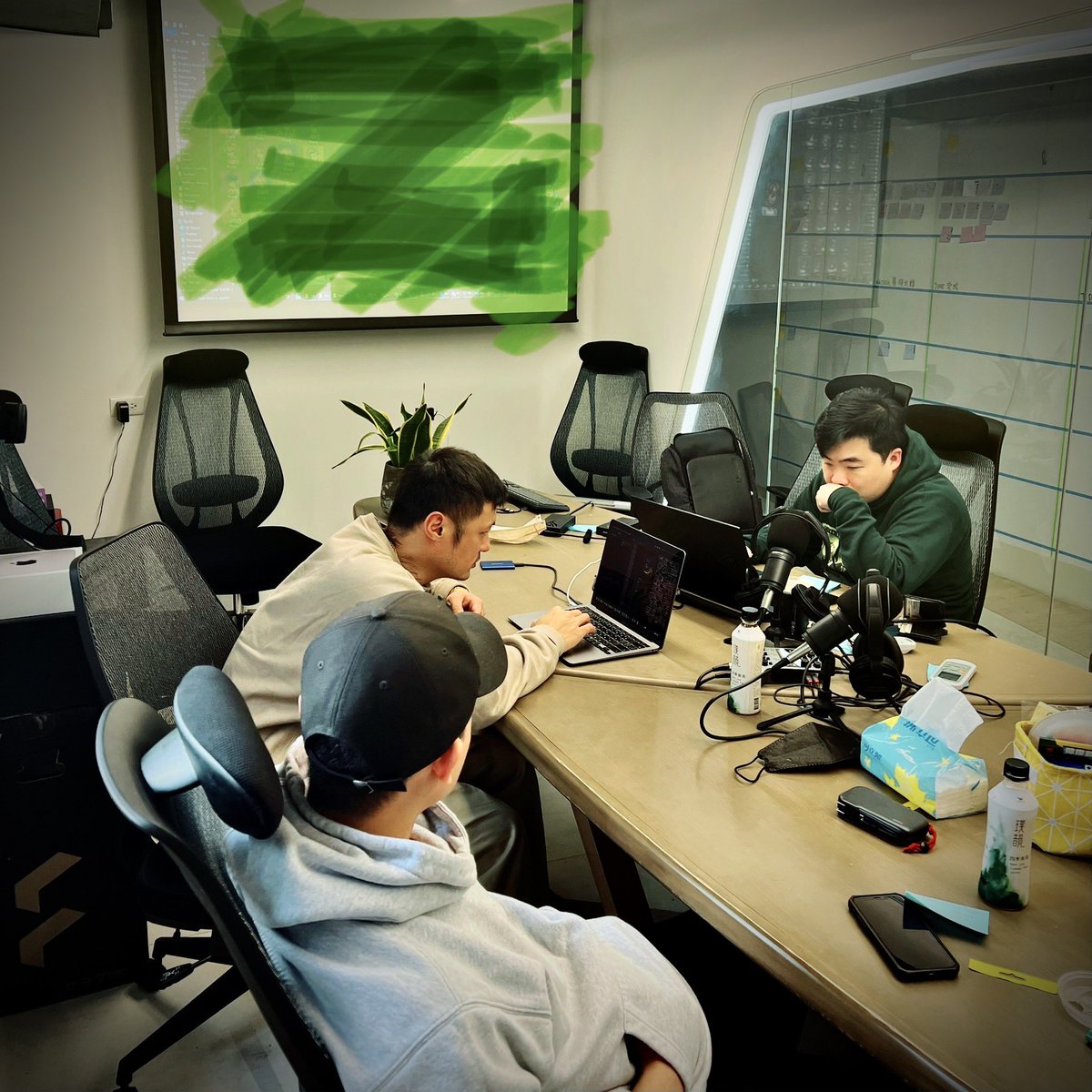 get_turned's tweet photo. Zombie Club is a STUDYCLUB !!🧠  You are NGMI if you just want to grind whitelist;

if 0.666eth is out of your budget, it's still absolutely free to join our Discord and learn together. We only charge you for the Art. . https://t.co/hJ1wV918Tc