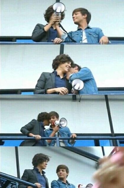 Bikkiv28's tweet photo. @Louis_Tomlinson @Harry_Styles Always in our Hearts @Harry_Styles and @Louis_Tomlinson . Yours Sincerely, Larries https://t.co/qGD3F6sZiE