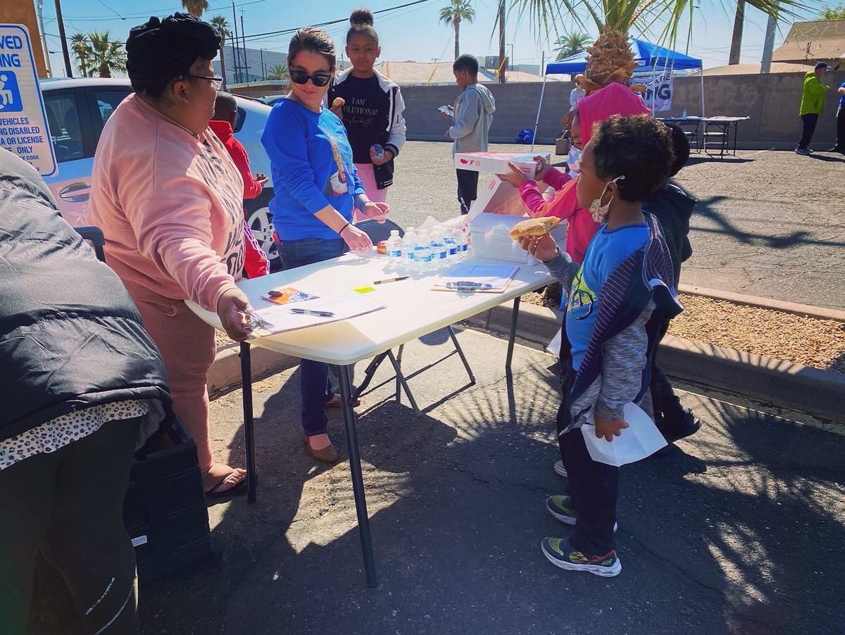 MaricopaDems's tweet photo. Thank you to everyone who joined us at the @maricopadems signature slam and #BottomsUp canvass with @healthcarerisingaz! If you’re interested in joining us for the next one, sign-up at https://t.co/G2Ua5IWgcT! https://t.co/8mUN3eqzUi
