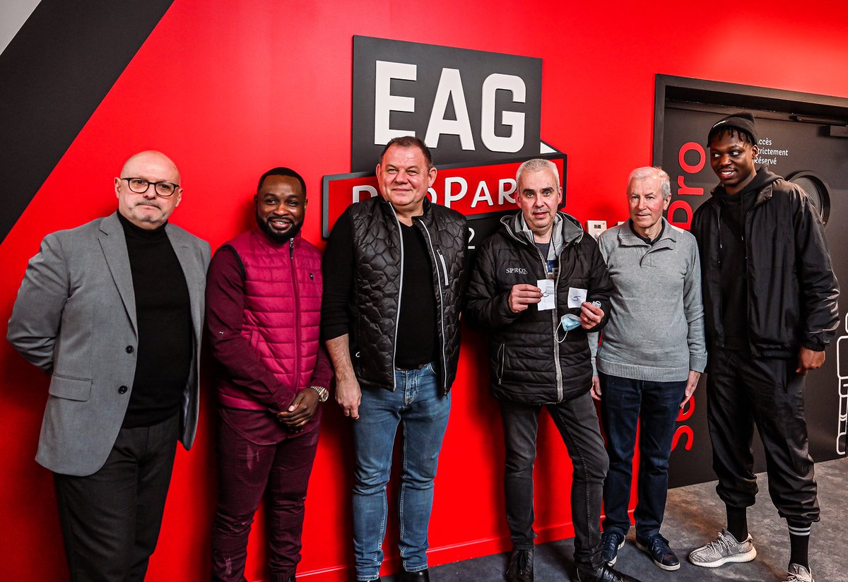 EAGuingamp's tweet photo. [#JoueLaCommeUnPro] ⚽ L'𝗨𝗦 𝗠𝗲́𝗻𝗲́ 𝗕𝗿𝗲́ 𝗟𝗼𝘂𝗮𝗿𝗴𝗮𝘁 (D2) jouera à Roudourou le 15 mai. Le club de Louargat a été tiré au sort cet après midi au #ProPark. https://t.co/ObqzdGRLyj