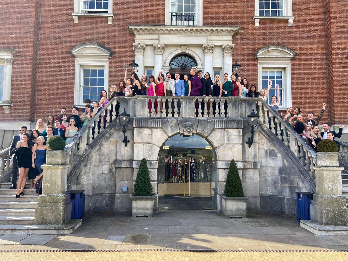 lottiestephenss's tweet photo. @LaineTheatreArt graduation !! After 2 years we finally got to graduate🎓🌟 

The best years of my life with these wonderful people💛 forever grateful for this beautiful life https://t.co/X5hzDek5tR