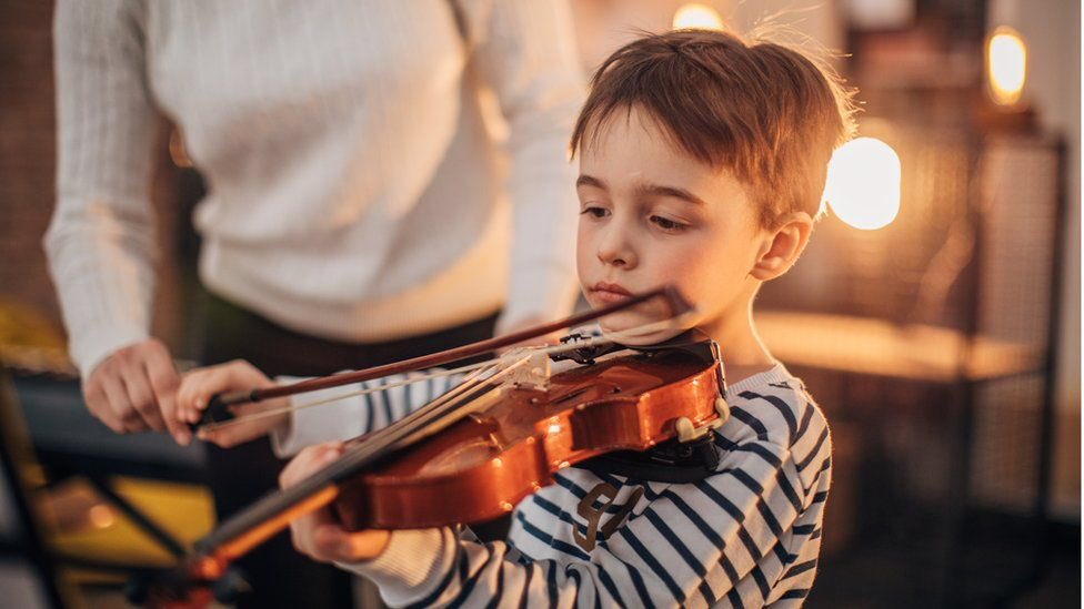 LakeMusicCente1's tweet photo. We sell violins at the Music store! (and violin lessons as well!) #violin #LakeOswego #Sandy #Beaverton #Vancouver #Tigard #Gresham #Oregon #HighSchool #music @antfarmyouthservices #tempo https://t.co/6SzoqEoFj2