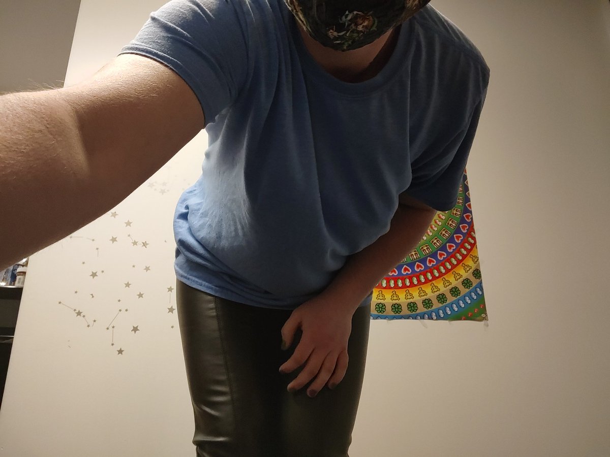 SunSolo8's tweet photo. Omorashi • snapped this by mistake trying to hold on long enough to take a video https://t.co/VXtkJLrSH3