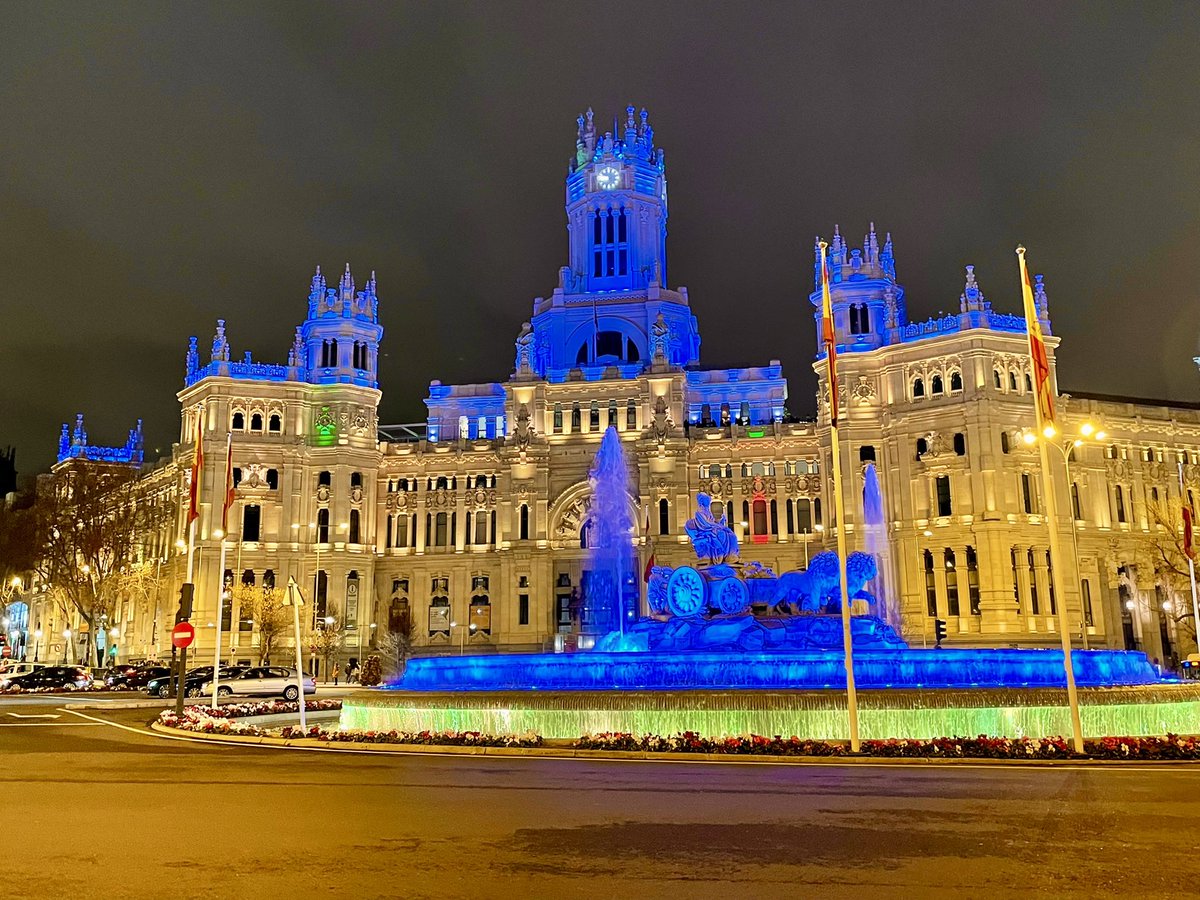 Madrid’s city hall tonight <a href="/MADRID/">Ayuntamiento Madrid</a> #cibeles #madrid #Ukraine