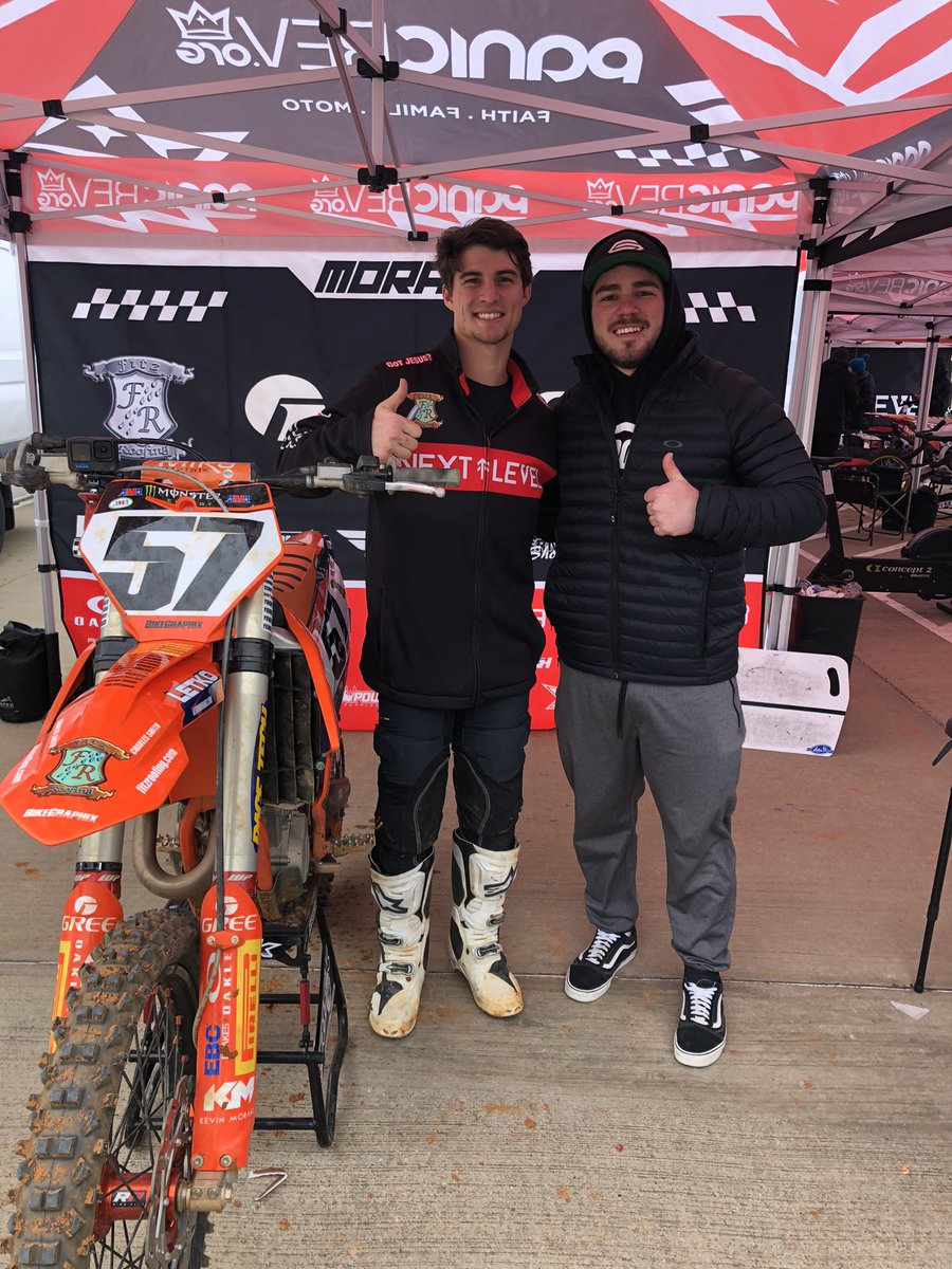 JarolikEmily's tweet photo. #SupercrossLIVE #Arlington #TripleCrown #KevinMoranz @elitomac @jettson18_ https://t.co/2uQWvPUI0x