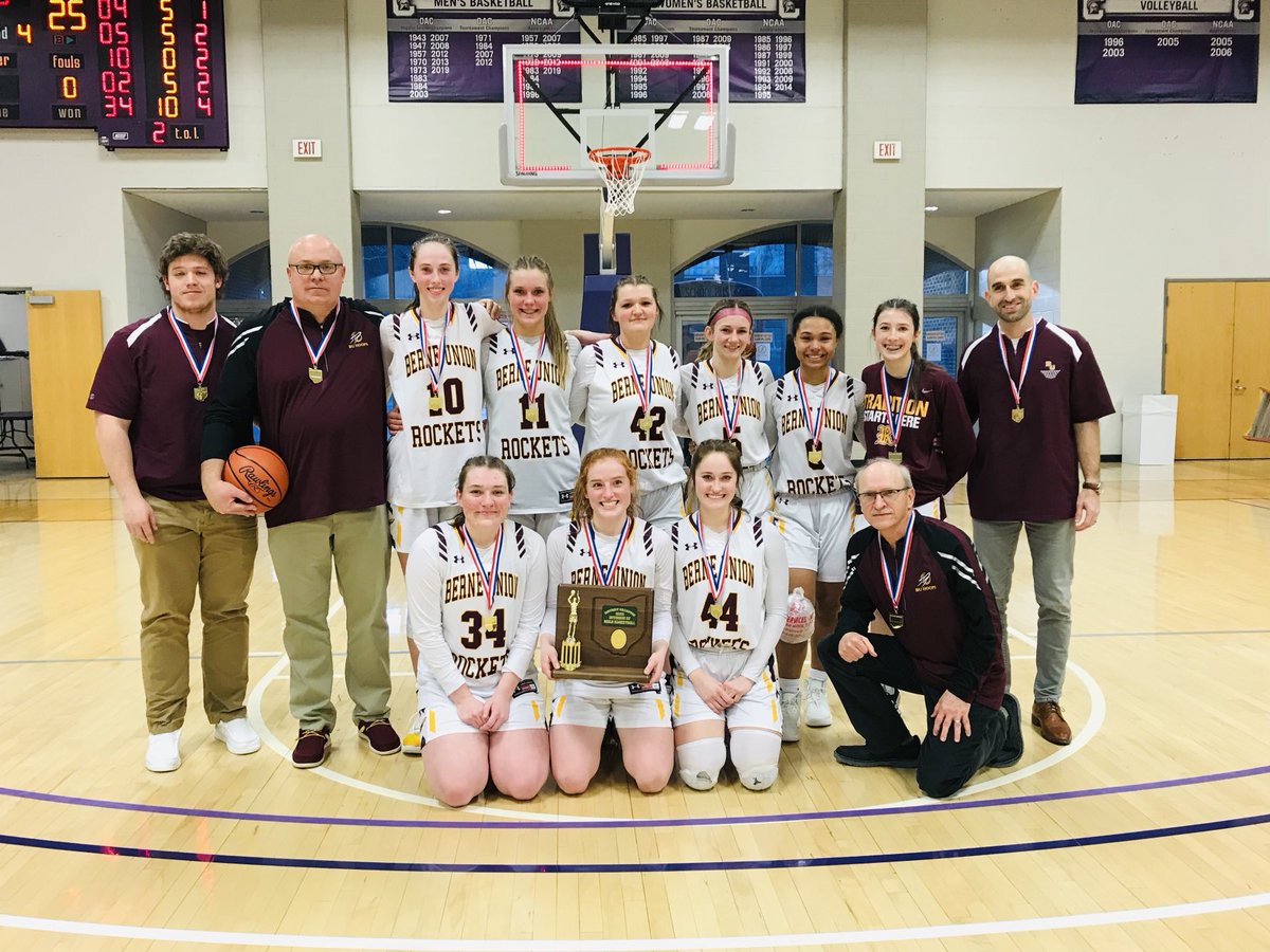 Congrats to Berne Union girls basketball team for winning their third consecutive Central District Division IV Championship. They defeated Newark Catholic, 33-25. ⁦@LadyRocketsBB⁩ ⁦@D_SNIVELY⁩