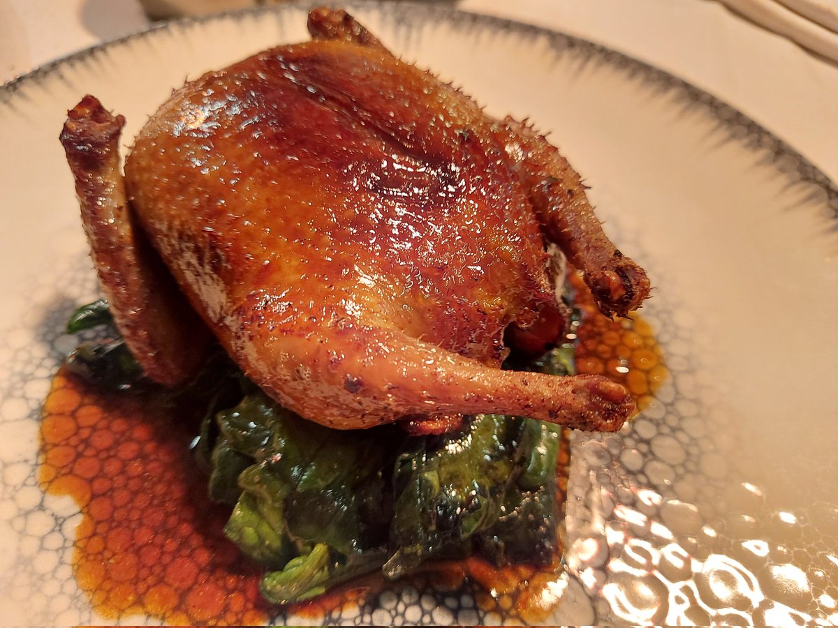 PhilippeRegol's tweet photo. #Toulouse #PlaceCapitole con colores ukranianos. Cena en la terraza de #LeBibent
Uno de los bistrós más bonitos q conozco.
La cocina bastante correcta, a pesar de unos huevos mimosas y de un salmón gravelax un poco escuentos.
Pichón relleno de salchicha y foie. https://t.co/rwhpVcGB9E