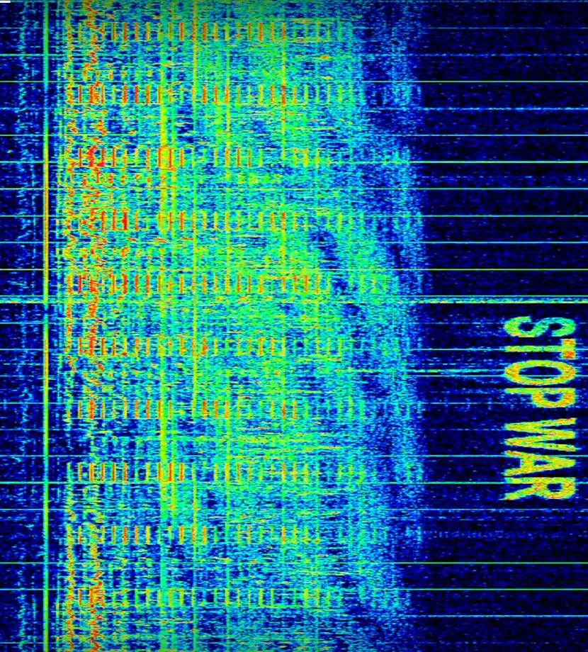 kaedotcom's tweet photo. The Russian mystery signal known as "The Buzzer" on 4625 kHz. And detractors on the same channel, in the form of voices, music and waterfall images. https://t.co/vXZLVHHEim