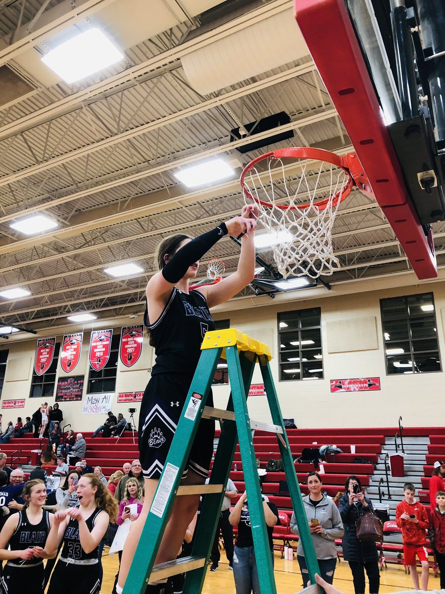 MollyLadwig5's tweet photo. What a week… that makes 2 headed to state🥇@Luke_Ladwig https://t.co/10E4yznBXH