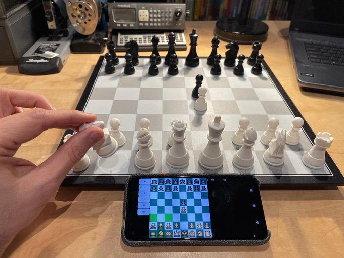 app not being compatible with device - Chess Forums