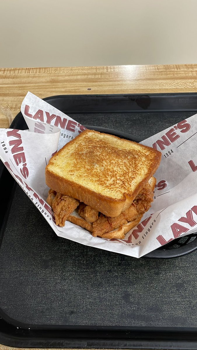 titlelawyerjoe's tweet image. Taking the excellent dining advice of @DrGililland &amp;amp; stopping by @LaynesCF “soon to be famous” (&amp;amp; watching the @AlabamaMBB game🏀 on 📺)