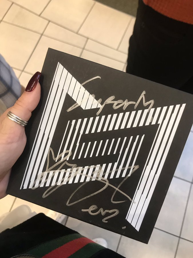 dxjongiie's tweet photo. WANT TO BUY/WTB
🌹Signed Album SuperM Taeyong
⭕BUY
❌SELL
‼️DM me if u sell it and please offer your price‼️
t lfs nct127 #pasarNCT #pasarsuperm #ตลาดนัดsuperm #ตลาดนัดnct #nctph 엔시티 포카 양도 엔시티 싸인 폴라 쟈니
pict:ctto https://t.co/OpmDCfq7UA