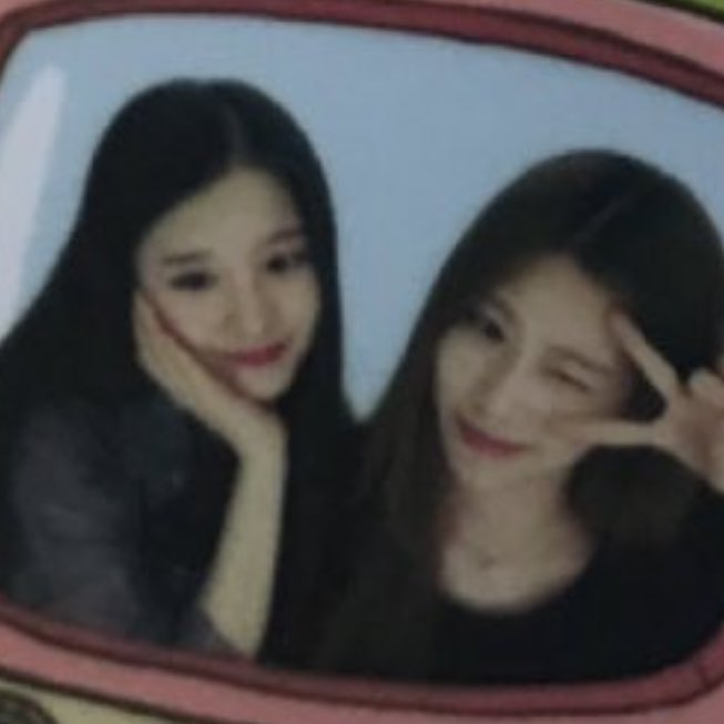 heejin pics 🪽 tweet media