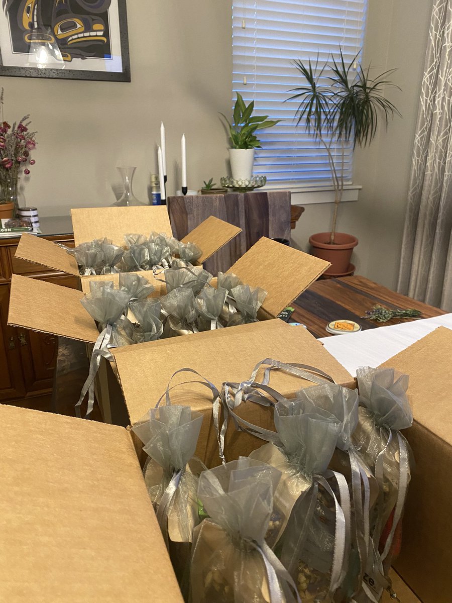 Some VIP gifts for <a href="/NativeArtsCultr/">Native Arts+Cultures</a> - hand harvested Blueberry Tea from Sakari Farms and chocolates from the ❤️of Chickasaw Country <a href="/BedreChocolate/">Bedré Fine Chocolate</a>