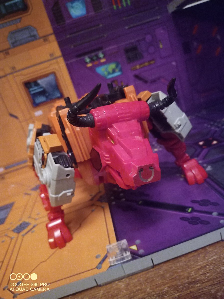 Kureigu8's tweet image. Bull altmode not bad either. #Transformers #Bull #Altmode #Predacon #Tantrum