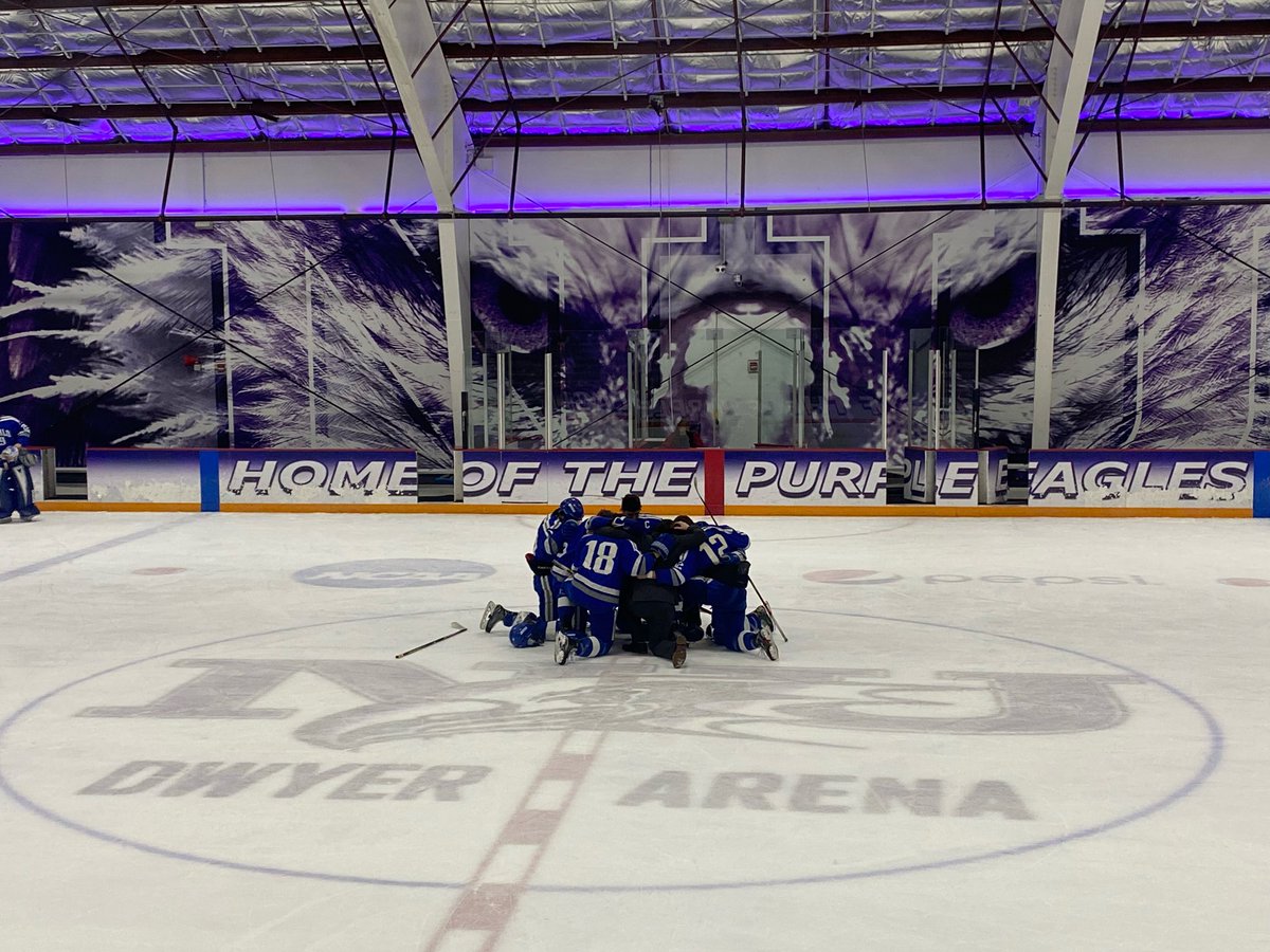 UB_Hockey_ACHA's tweet photo. One last thank you to our seniors 💙 https://t.co/uZj74VOJ0q