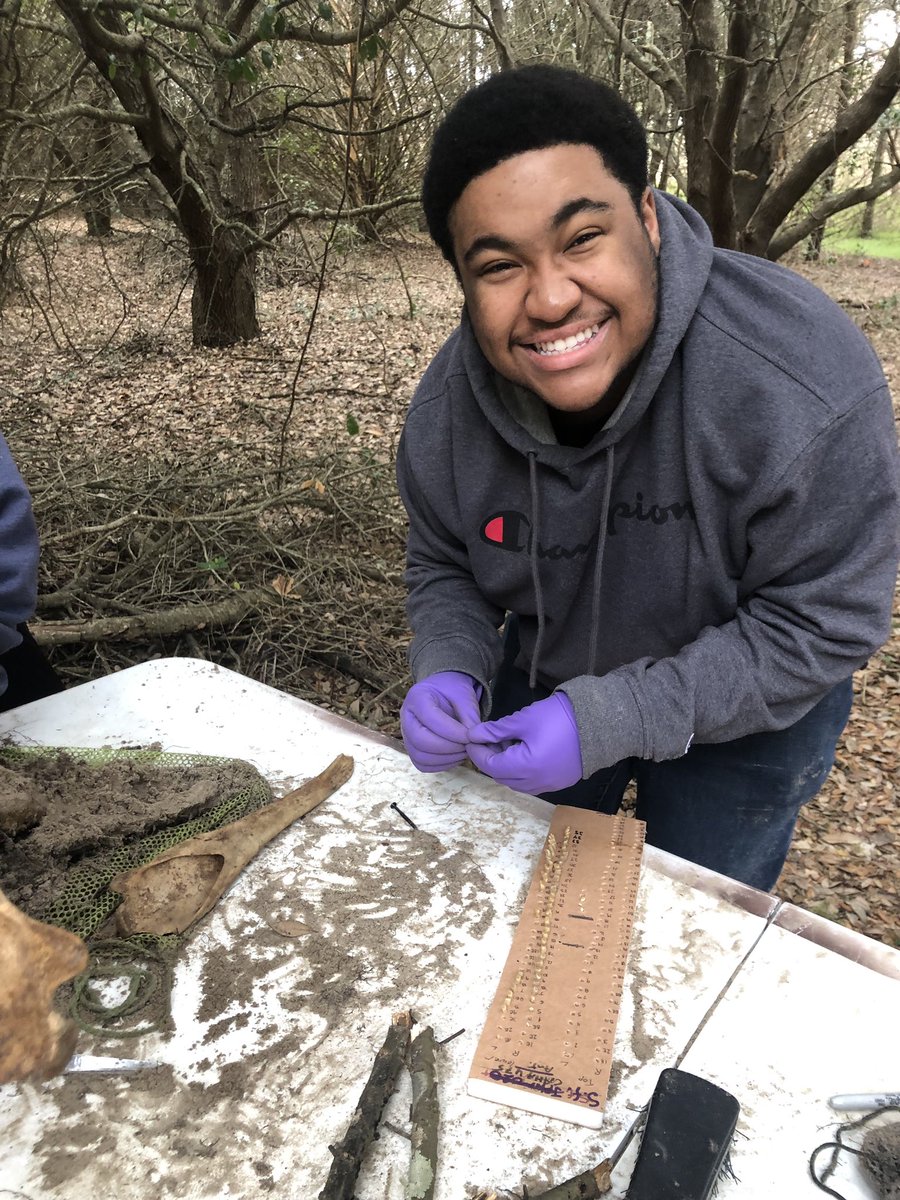 jmstrickland01's tweet photo. Had an awesome day exhuming a common dolphin and a spotted dolphin @ Bonehenge Whale Center! Such a great experience! #CMAST https://t.co/GErMF3UKNg
