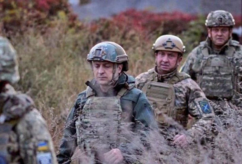 ImDL45's tweet photo. In response to the lack of foreign aid for #Ukraine, President #Zelinsky (former actor descended from Holocaust survivors) has joined the front lines alongside his soldiers in spite of being Putin's main target. This man will go down as one of the bravest world leaders in history https://t.co/F42RN7RiaM