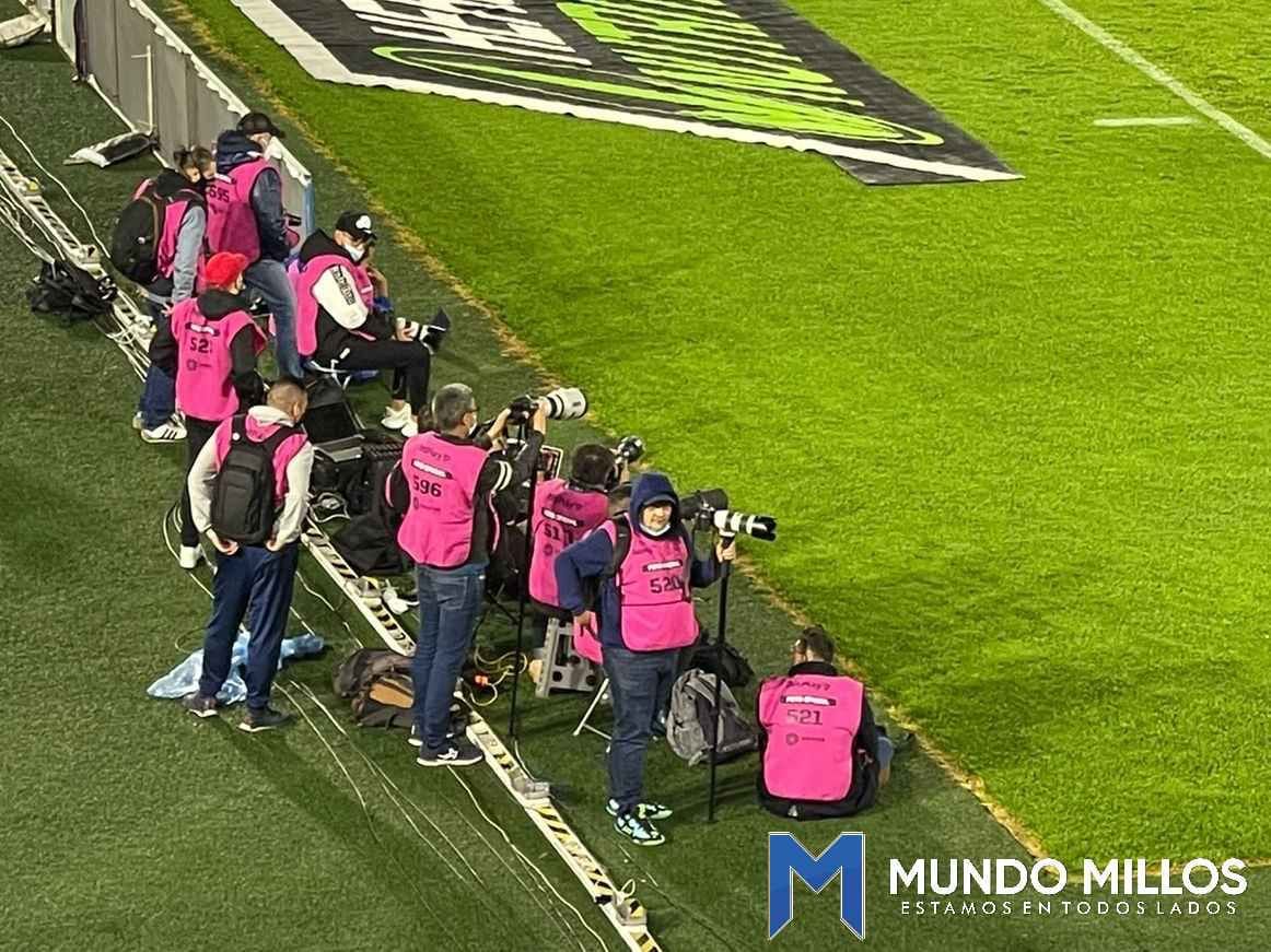 Pido igualdad de trato por parte de <a href="/MillosFCoficial/">Millonarios FC</a> y su departamento de comunicaciones para <a href="/MundoMillos/">Mundo MILLOS</a>. ¿Por qué MFC les negó la acreditación para su equipo de fotografía y le impide estar en las mismas condiciones que los demás?  ¿Todo bien en casa? #IgualdadParaMundoMillos