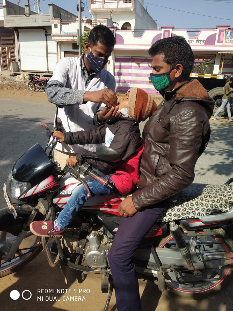Gopal Meghwal CHA (@gopal9meghwal) on Twitter photo माननीय मुख्यमंत्री<a href="/ashok/">Ashok Argent–Katwala</a> gehlot ji इस बार राजस्थान के 25 से 28 हजार सी एच ए ने पल्स पोलियो की कमान संभाली है और जी जान लगाकर इस अभियान को बहुत बड़ा करने का फैसला किया है आप भी इनके बारे में सोचें
# सी एच ए को सविदा केडर में शामिल करो
<a href="/QamarAnchor/">Qamar 🇮🇳</a>
<a href="/ashokgehlot51/">Ashok Gehlot</a>
<a href="/plmeenaINC/">Parsadi Lal Meena</a> माननीय मुख्यमंत्री<a href="/ashok/">Ashok Argent–Katwala</a> gehlot ji इस बार राजस्थान के 25 से 28 हजार सी एच ए ने पल्स पोलियो की कमान संभाली है और जी जान लगाकर इस अभियान को बहुत बड़ा करने का फैसला किया है आप भी इनके बारे में सोचें
# सी एच ए को सविदा केडर में शामिल करो
<a href="/QamarAnchor/">Qamar 🇮🇳</a>
<a href="/ashokgehlot51/">Ashok Gehlot</a>
<a href="/plmeenaINC/">Parsadi Lal Meena</a>
