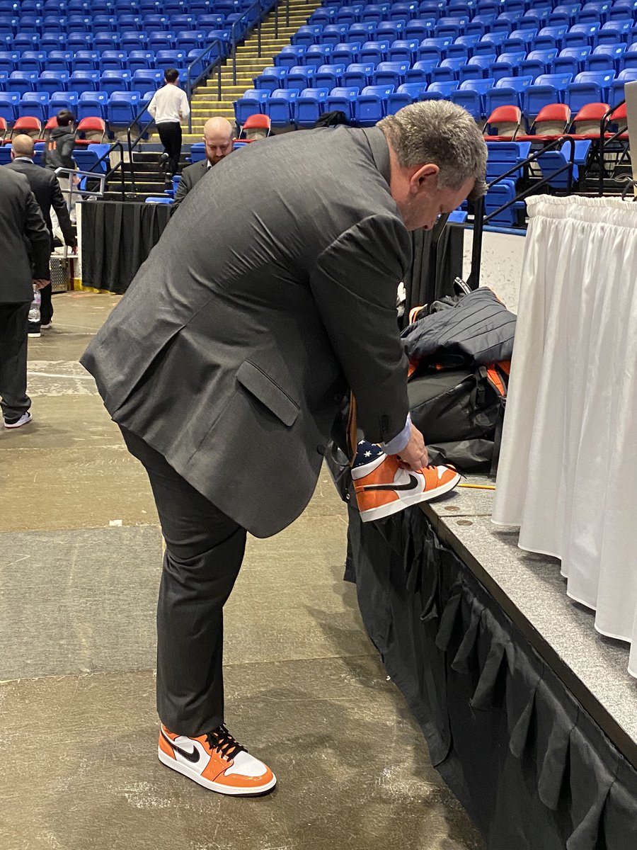 NateViland's tweet photo. Shoe Game 💯 for @1BarbAthletics prior to tonight’s state finals wrestling match @DekalbWrestle https://t.co/yIFvOOt3EX